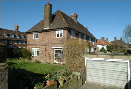 22 Bigwood Road garage